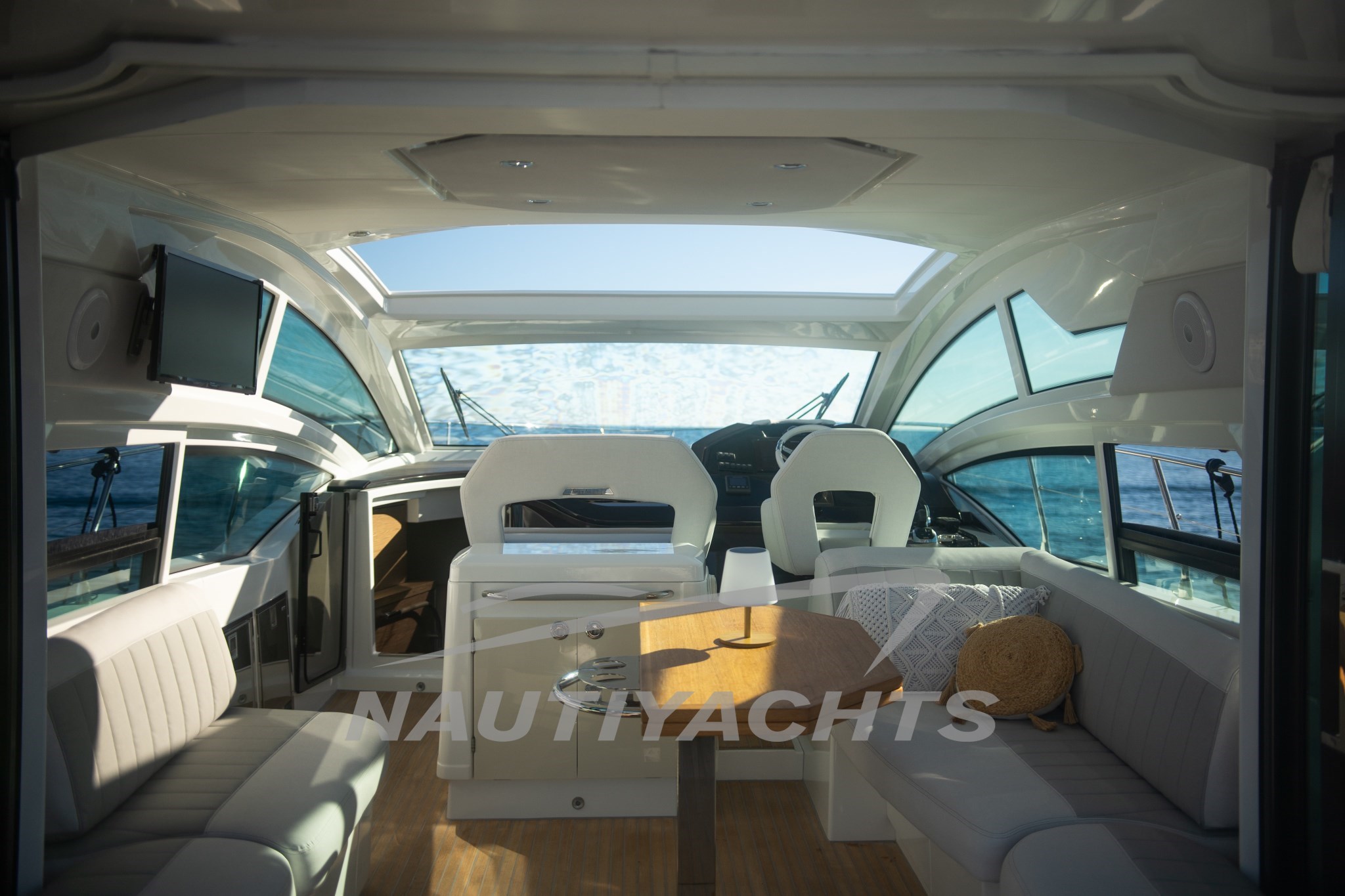 slider 12 Beneteau Gran Turismo 46